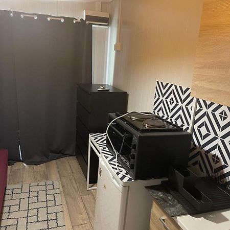 Cozy Studio In Town Center Лімасол Екстер'єр фото