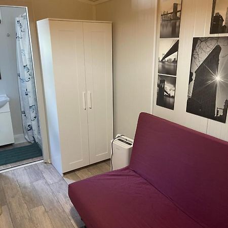 Cozy Studio In Town Center Лімасол Екстер'єр фото
